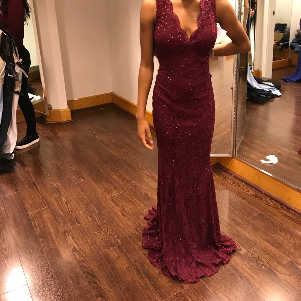 Maroon lace. Fitted dress! Size 0. New